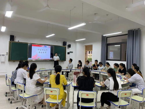榜样·引领前行——南宁市五象教育集团宋厢路小学班主任培训沙龙活动侧记